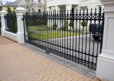 Automated electric, inward opening driveway gates