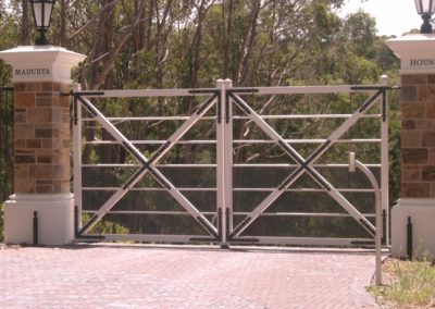 farmhouse-design-double-driveway-steel-gates-self-opening-inwardly-with-mounted-intercom-system-for-remote-control-entrance